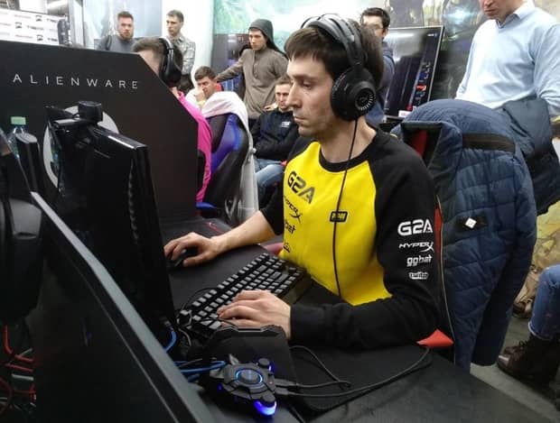 Pro player at a LAN tournament with keyboard positioned at an angle